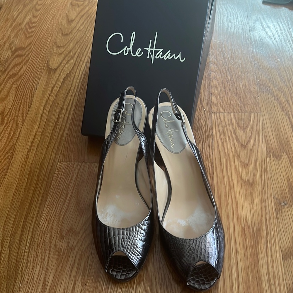 Cole Haan Open Toe Air Sling Heal. Gunmetal Croc. Size 9.5